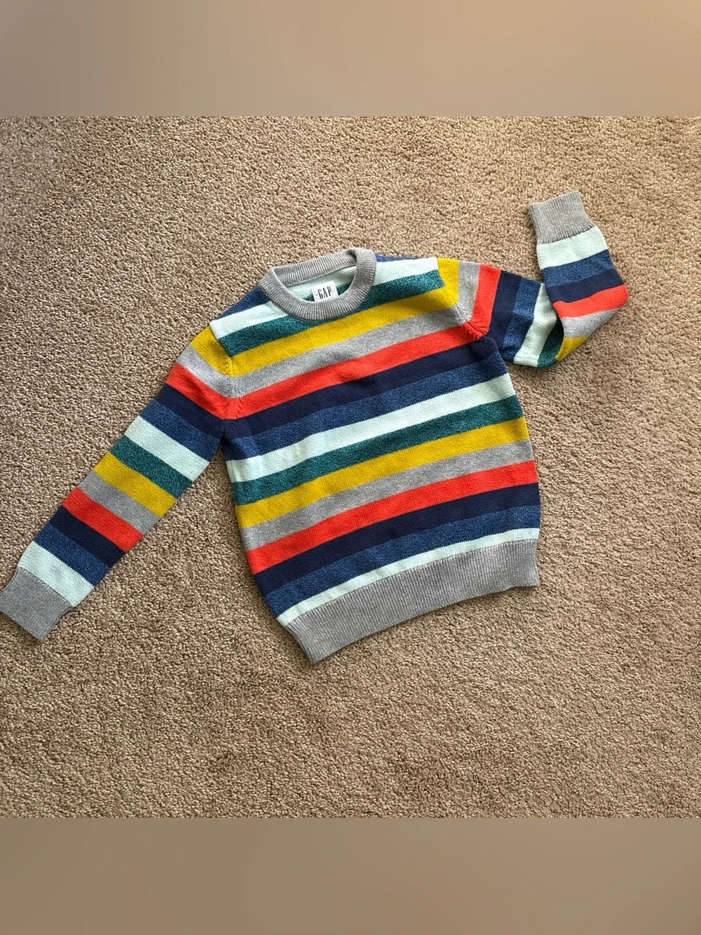 GAP sweater bundle size small EUC and one NWT